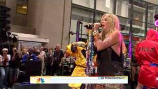 Ke$ha - Your Love Is My Drug ( Live Today Show  08/13/2010