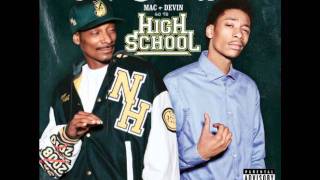 Snoop Dogg And Wiz Khalifa - You Can Put It In A Zag, Imma Put It In A Blunt