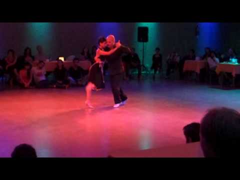  Alberto Colombo  and  Mariela Sametband  are  dancing  to  the  tango  "  Viviani  "