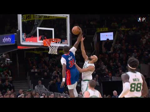 Javonte Green steals the ball and finish with the vicious fastbreak dunk - multiple commentaries