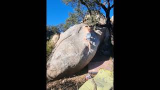 Photo of problem Silence, ça pousse! in La Jonquera boulder Area