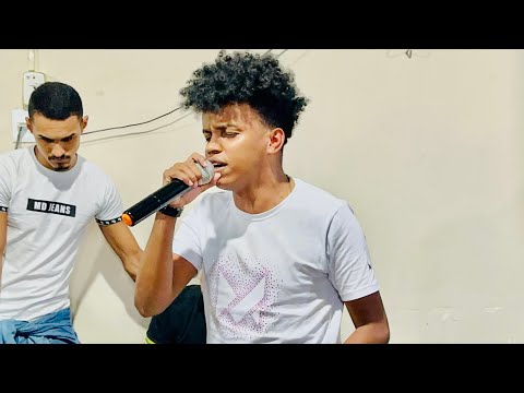 QUANDO ELE CANTA A GLÓRIA DESCE , DIFERENTE DEMAIS  - Eliwelton Raymond
