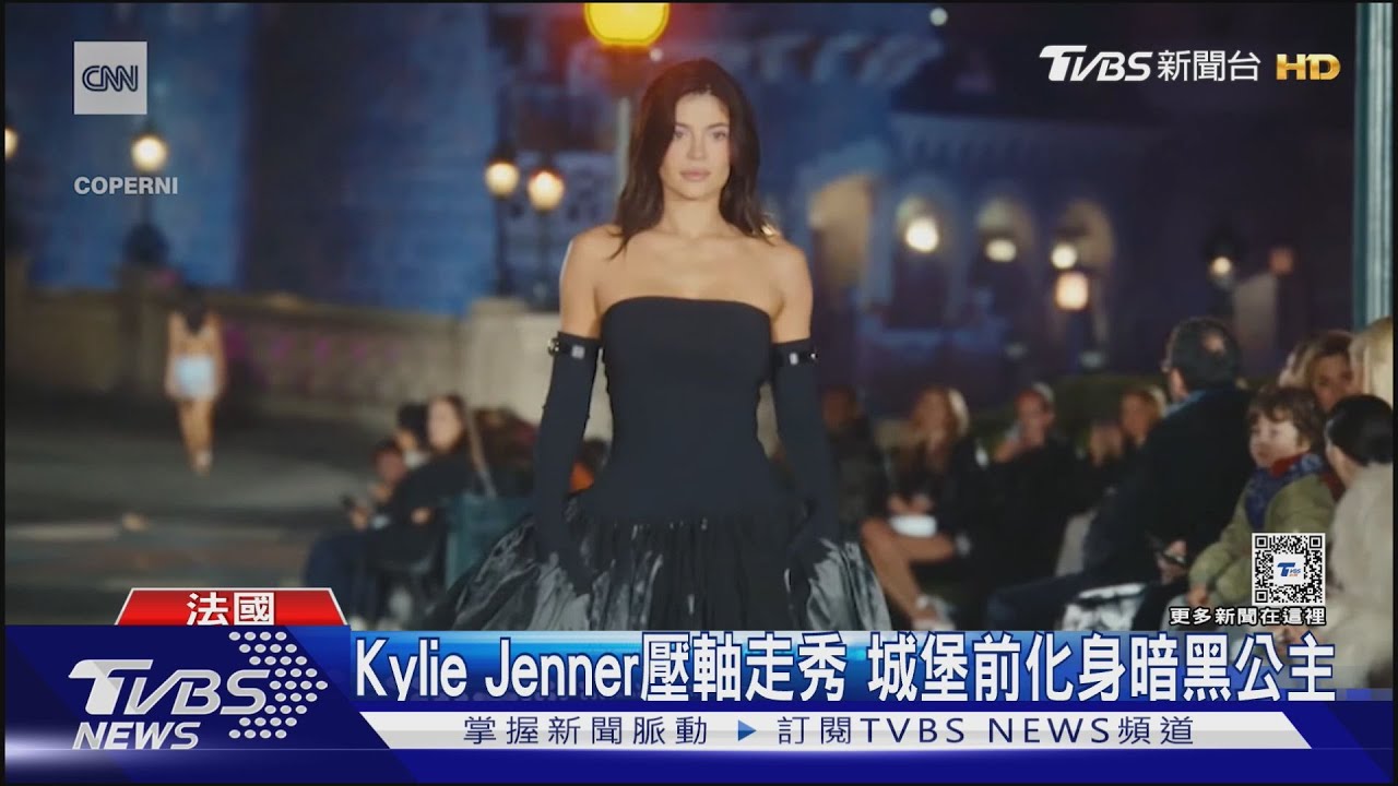 法牌Coperni包場迪士尼! 城堡前辦時裝周米奇高跟鞋萌翻