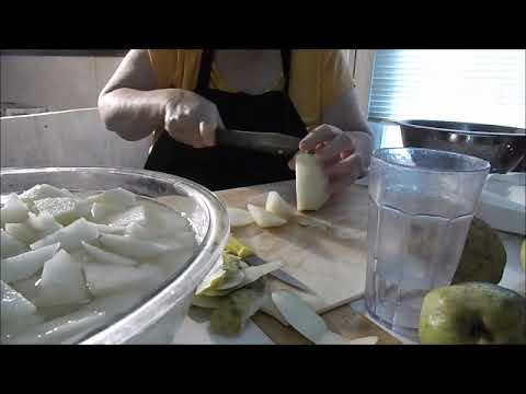 Harvest Your Pears: Two Ways to Cut up Pears for Preserving and Storage