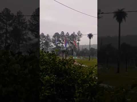 Plaza 9 de Julio. O.V Andrade. Día lluvioso. #lluvia #plaza #banderas #misiones #argentina