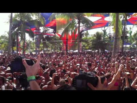 Universo paralello 11 @ Mainstage / Day din on stage!