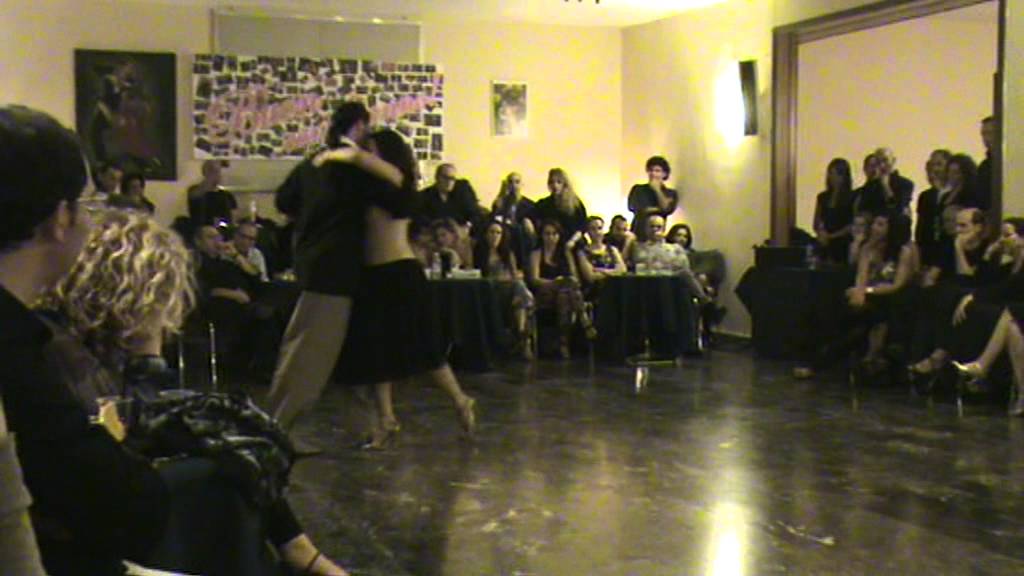 Enzo Hoces y Nicla Zonno - Milongueando al Milongon - Tango - El pollo Ricardo  -