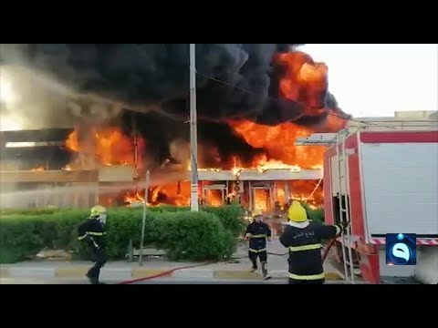 شاهد بالفيديو.. اللحظات الأولى لحريق داخل معرض في قضاء الكوفة .
