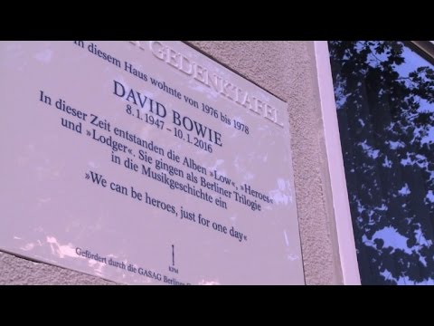 Berlin: inauguration d'une plaque en hommage à David Bowie