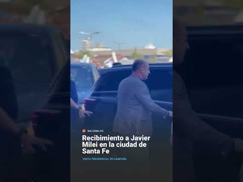 🇦🇷Recibimiento en Santa Fe: con banderas, cánticos y celulares en alto, vecinos y militantes…