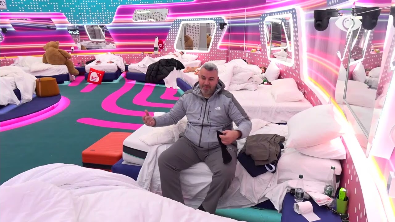 “Derisa të kem Juelën jam në rregull”/ Rogerti bisedon me Mateon, banori: Çfarë pune ka ajo me ty…