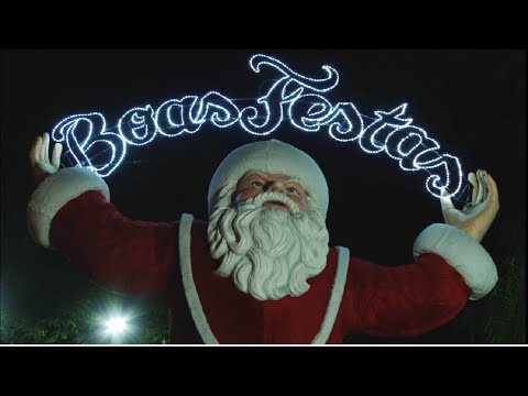 Decoração de natal gigante chama atenção em vários pontos da cidade