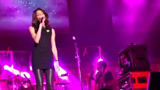 Arijit Singh &amp; Alyssa Mendonsa Live Leicester Khwabon Ke Parindey