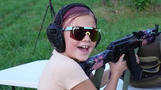 [問卦] AK和AR 這兩把槍哪個比較適合小孩玩?