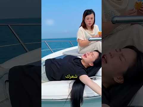 سمكة عالقة في الشعر! 🐟