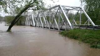 preview picture of video 'Ozark, Missouri April 2011 Flood: Finley River'