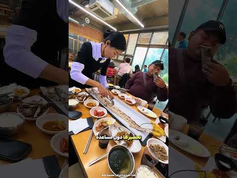 يقوم الشيف بتحضير الطعام أمامك في هذا المطعم 😮