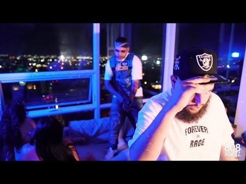 Santeezy - Stikked Up (feat. White John)