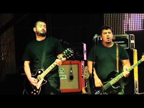 ENQUANTO TUDO ACONTECE -  DVD Don Capone 10 Anos - Ao Vivo