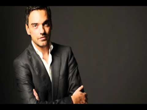 Festival RTP da Canção 2011 "Amor Cruzado" - Miguel Gizzas  (semifinal)