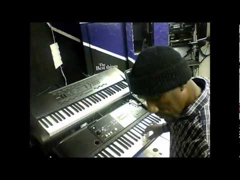 Looping with a Zoom Sampletrak & Yamaha Keyboards