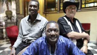 AfroCubism- A La Luna Yo Me Voy