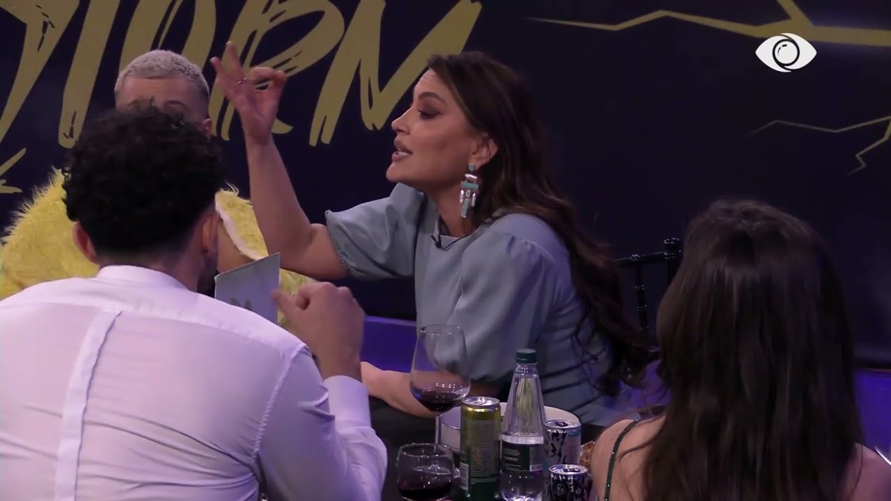 “Çdo ditë nga një fytyrë të re”/ Rozana përplaset me Danjën: Po fshihesh pas gishtit…