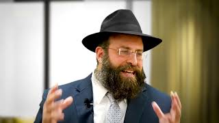 מתן תורה - רגע המפגש • איך יוצרים תקשורת זוגית עמוקה? (הרב יואב אקריש) - התמונה מוצגת ישירות מתוך אתר האינטרנט יוטיוב. זכויות היוצרים בתמונה שייכות ליוצרה. קישור קרדיט למקור התוכן נמצא בתוך דף הסרטון