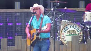 Jon Pardi singing She Ain&#39;t in It in concert at Fenway Park 7/6/18