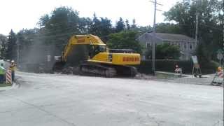 preview picture of video 'Road Work, Northbrook Sewer, Techny Rd, Part 1'