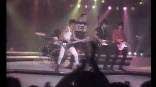 Loquillo y Trogloditas - Quiero un Camión