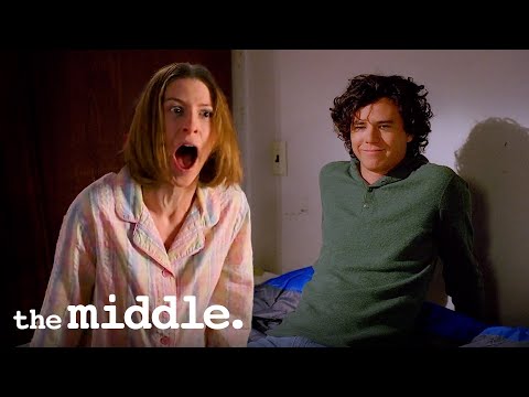 Axl Moves in with Sue | The Middle