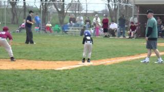 preview picture of video 'Aydens First baseball game of 2011'