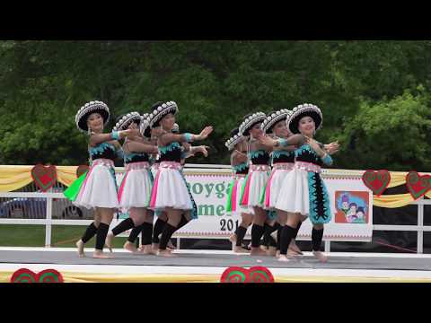 Snowflakes Hmong dance - Nej Hom Zoo Zoo Nkauj (1st Day)