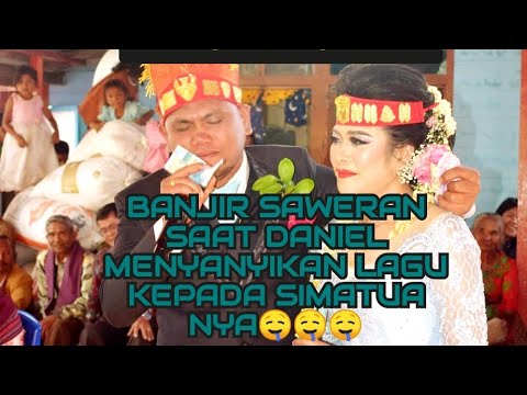 DANIEL SIHOMBING MENYANYIKAN LAGU TERKUSUS SIMATUANYA" SAMPE SAWERAN BANJIR (LOMOSNI SIMATUA)