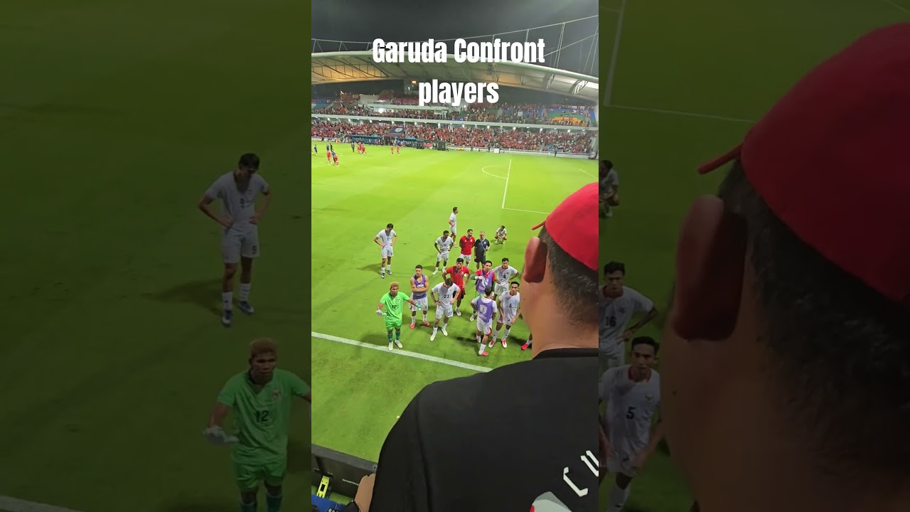 Ultras Garuda CONFRONT players at full time | Indonesia vs Singapore