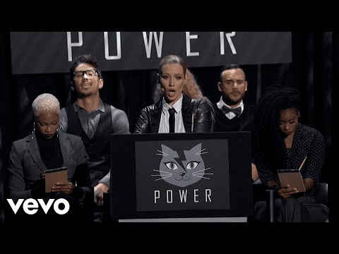 Iggy Azalea - Fancy/Beg For It (Live on American Music Awards 2014)