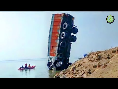 Dangerous Idiots Truck & Heavy Equipment Fails Compilation | Extreme Truck Idiots at Work #115