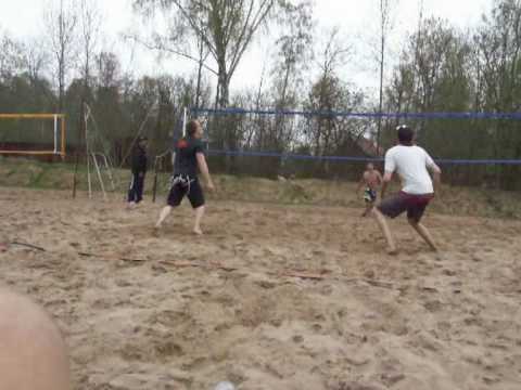 Beachvolley Södertälje falling over the wall