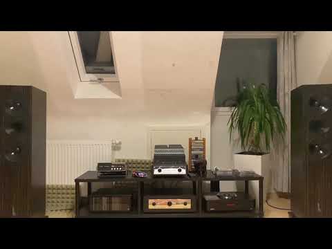 The Dali CD :The Yuri Honing Trio - Walking On The Moon