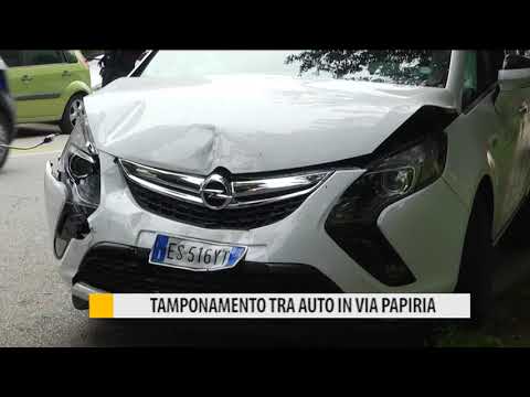 Blocco mano. comune Dolore nella parte posteriore sinistra, sotto le costole e la tosse
