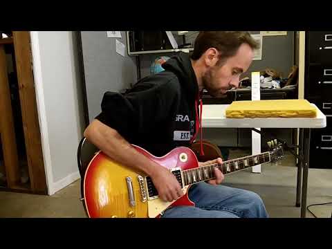 Play testing a Gibson Les Paul Classic 1960 Reissue guitar!