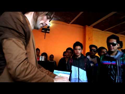 Space Invaders 2012: La llegada de los abuelos mayas - Psykosvky en GDL