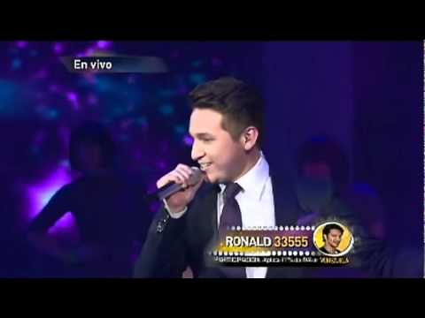 Ronald y Cesar interpretan  "Cuando Me Enamoro"  concierto # 17 (11-12-2011 )