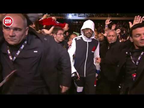 UFC 198: Matt Brown getting slapped 3 times before he hits back (slowmotion)