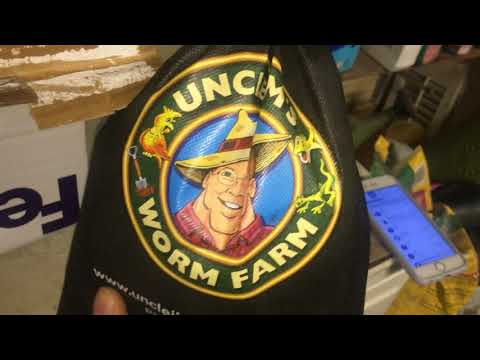 Unboxing Uncle Jims Worms for composting first delivery took 10 days and the worms escaped