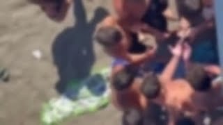 Posillipo, sulla spiaggia ragazzini col coltello