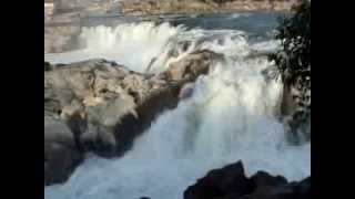 preview picture of video 'Indian Niagara Falls  Bhedaghat'