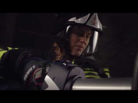 0:17 / 1:26 Rescue on another level – THE BEAST – Hydraulic cutter tested on a BMW