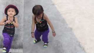 preview picture of video '1yr old baby dance in surat,gujarat(vyara)'